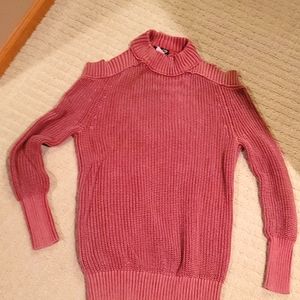 Venus sweater with cold shoulders and open back